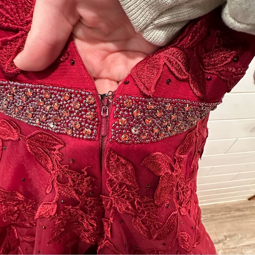 AMARRA | Wine Red Size 14 Floral Appliqué Beaded Tulle Ballgown With Pockets! - Picture 6 of 16